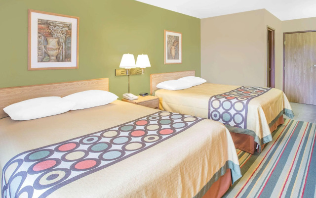 Super 8 by Wyndham East Moline
