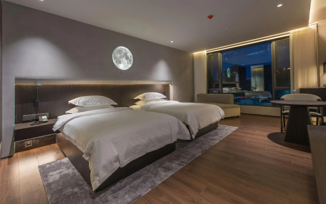 Donghu Grand Hotel