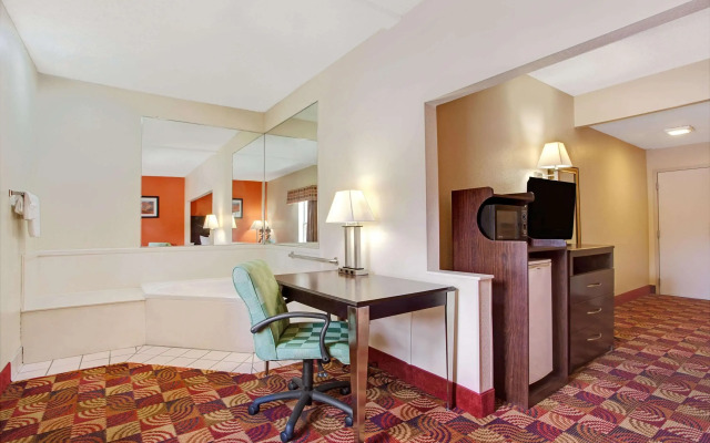 Days Inn & Suites by Wyndham Ridgeland