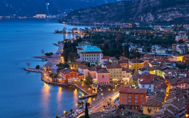 Torbole Relax, Pool & Balcony Apartment 2