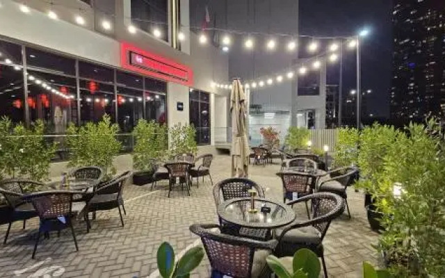 Kingsgate Canal - By Millennium, Dubai