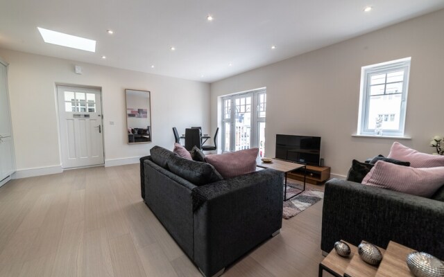 Reading Green Park Village Serviced Apt