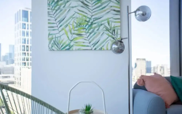Central Melbourne 2br2bt APT on Collins St+parking
