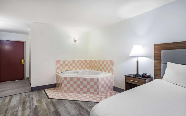 Ramada by Wyndham Hendersonville