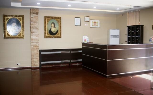 G-Bakuri Hotel