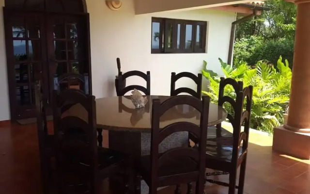 Spacious Oceanfront Villa