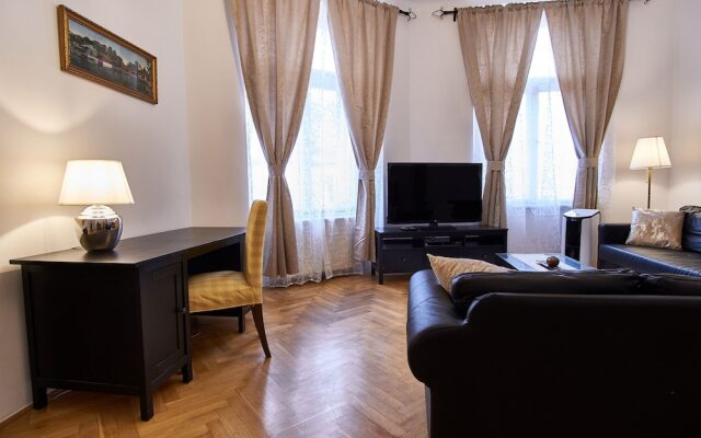 Old Town Square Royal Apartment