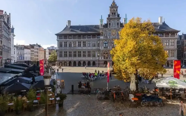 Modern Apartment Located at Historical Main Square