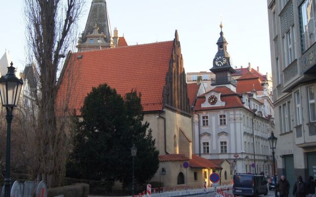 Old Town Jewel Apartments