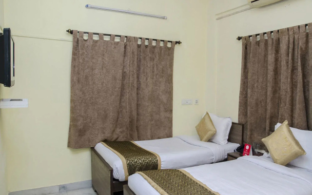 Western Enclave by OYO Rooms