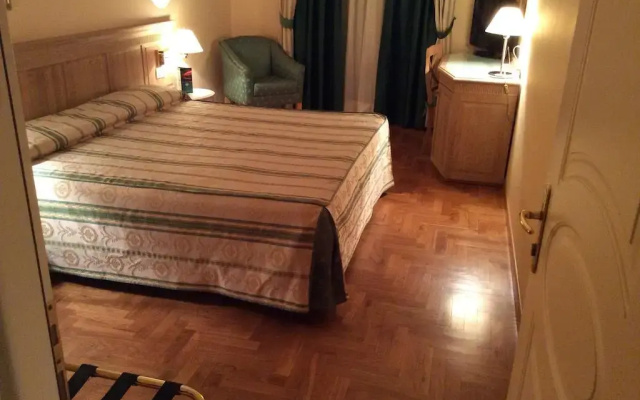 Ambassador Palace Hotel