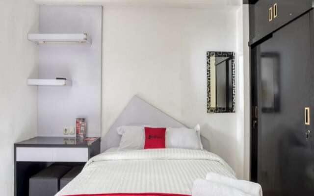 RedDoorz Apartment @ Green Bay Pluit