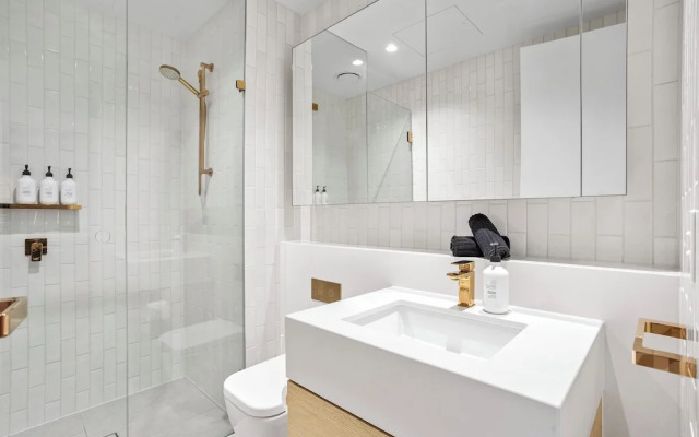 Luxuria Apartments - Collins House