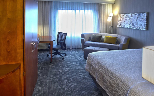 Courtyard by Marriott Hamilton