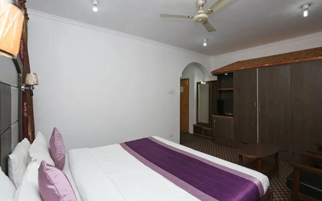 OYO 4487 Hotel Al Azra