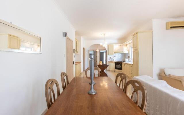 70/2- Spacious & Charming 3 Bedroom Apt In Sliema