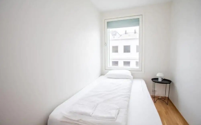 3 Bedroom Apartment With Free Parking