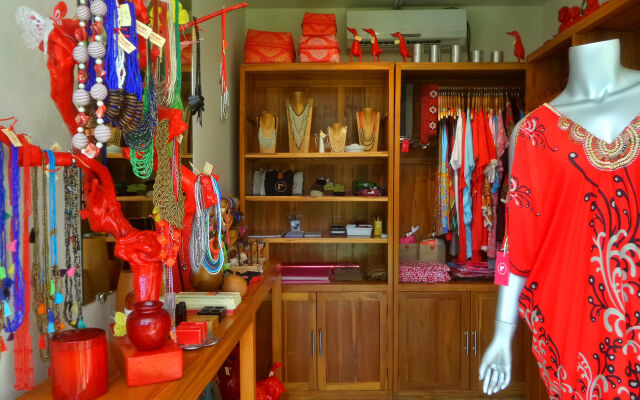 Rouge Bali - Lounge Bar, Villas & Spa