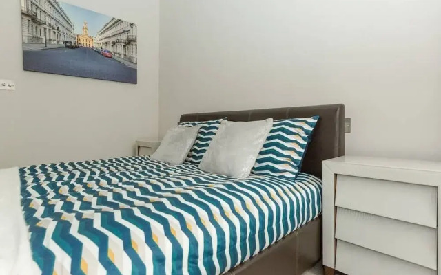 Modern 1BR Period Property in Kensington