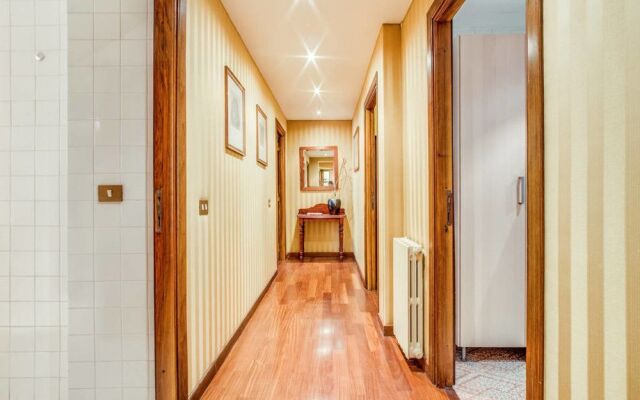 Elegant and Large 2 bed Flat Near P.zza Barberini