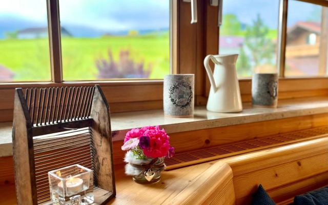 Wunderschöne Wohnung mit Balkon und Blick auf die Alpen