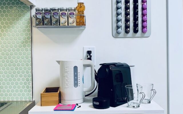 Intimate Well Appointed-Old Town-Pool