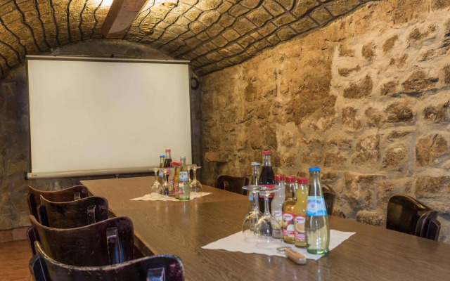 Burg Edelhof Hotel-Restaurant