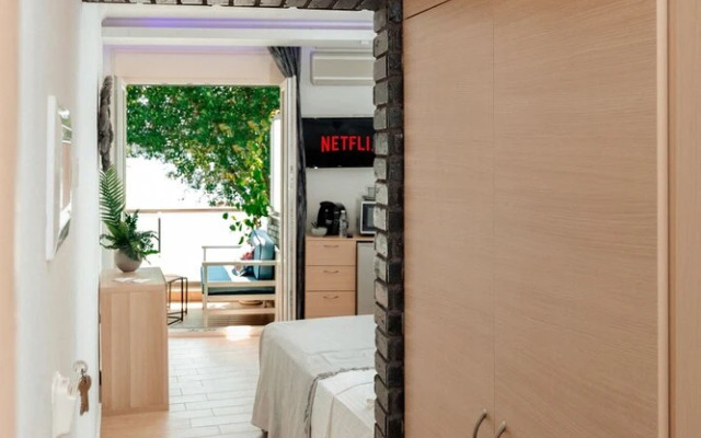 Sea View Studio With a Barbecue Area on the Terrace of the Building a Smart TV