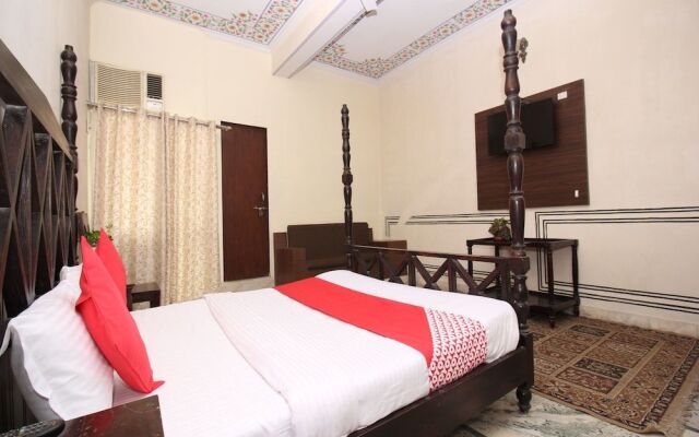 OYO 12115 Hotel Raghuraj Palace