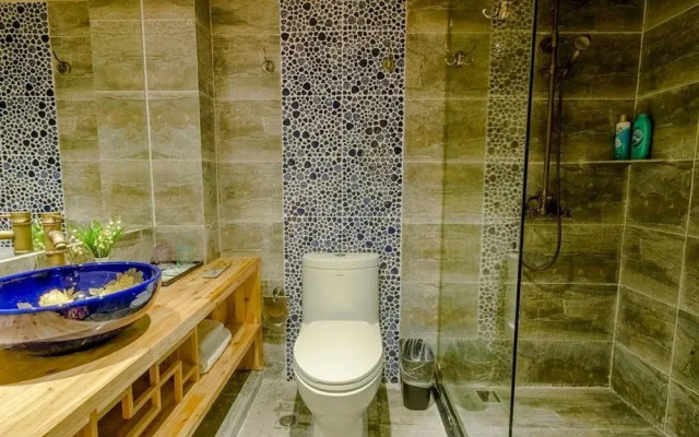 Xijiang Huayin Holiday Hotel