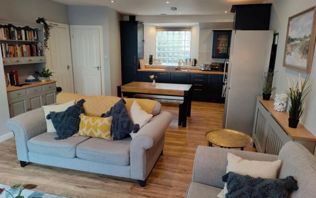 NEW Fabulous 2BD Maisonette Dunfermline, Fife
