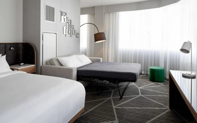 Renaissance Montreal Downtown Hotel