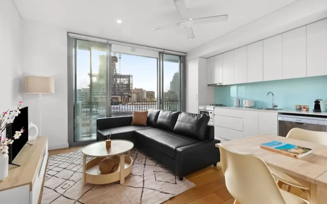Central Peaceful 1 Bedroom With Balcony Aircon