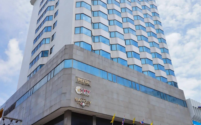 Siam Center Halal Hotel