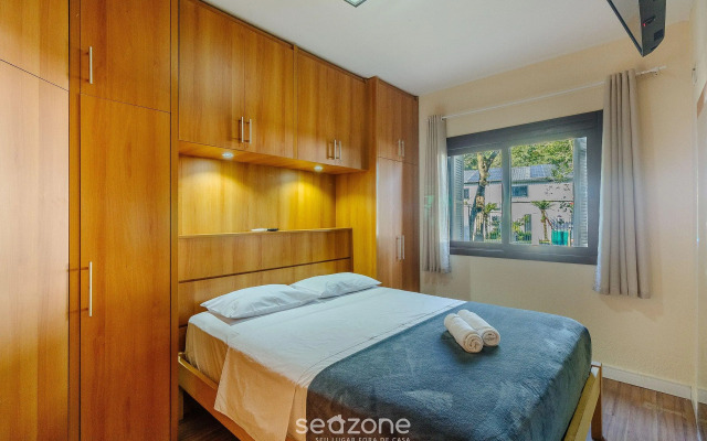 Apto espaçoso c/ lareira interna em Gramado AVP105