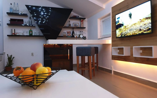 Sky Apartments Special