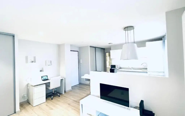 Le White Cosy à 5 minutes du Lac avec parking privatif gratuit
