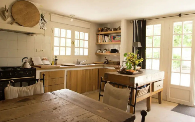 Plush Villa in Villecroze with Private Swimming Pool