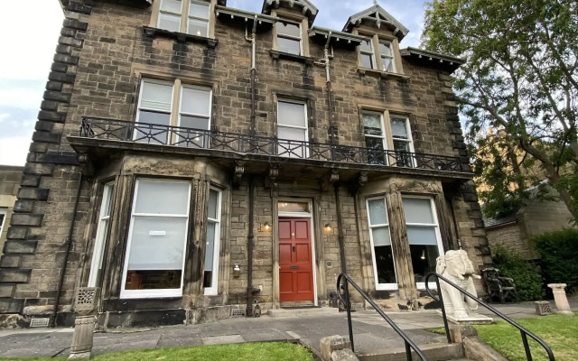 No 6 West Coates