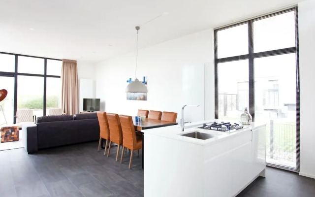 Modern Holiday Home 600 m From the sea