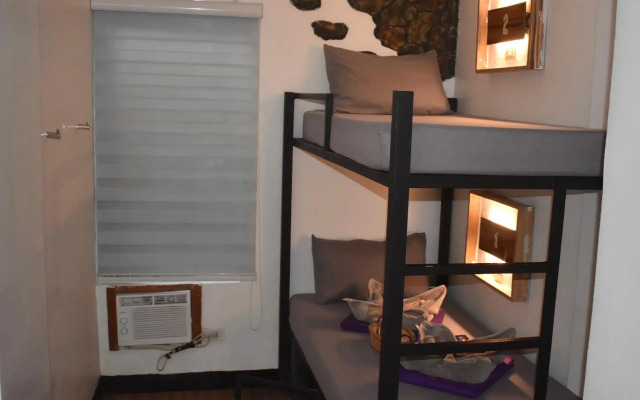 Outpost Beach Hostel - Adults Only