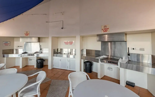 Resort-Style Apartment Opposite Beach