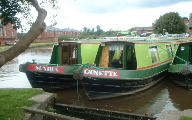 Stone - Boat - Sleeps 2 - Pet Friiendly- 85ws