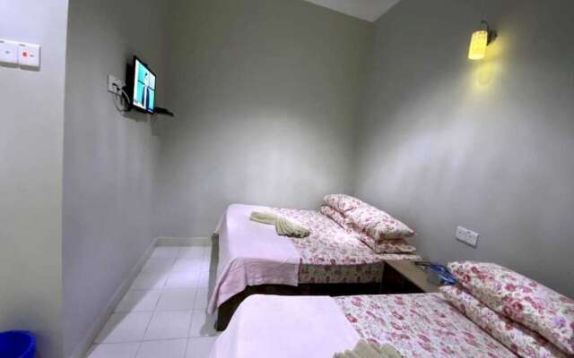 OYO 91002 D Qamar Motel