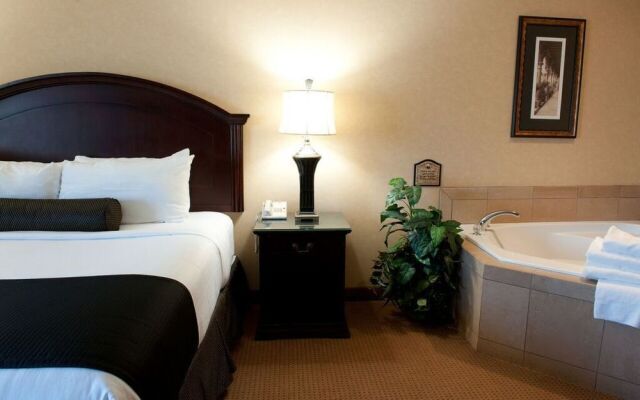 The Grand Hotel - Salem
