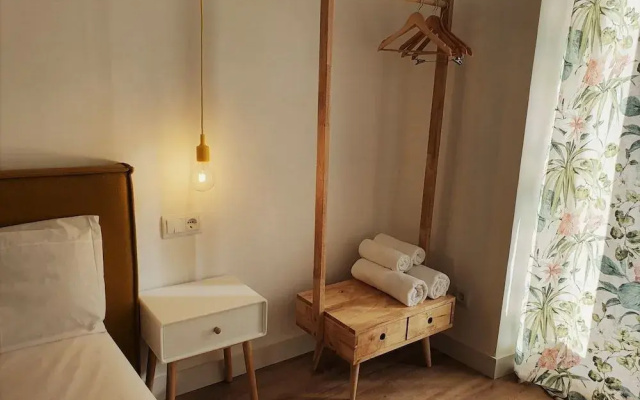 Hostal Manuela by gaiarooms