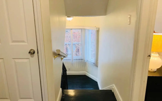 Spacious Luxury home, 5 min to Detroit golf club/ 4 car free parking!