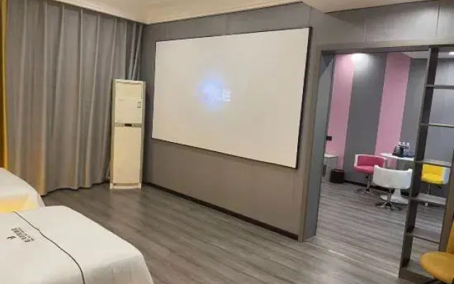 Xingyue Smart Cinema Hotel (Xixia Century Square Branch)