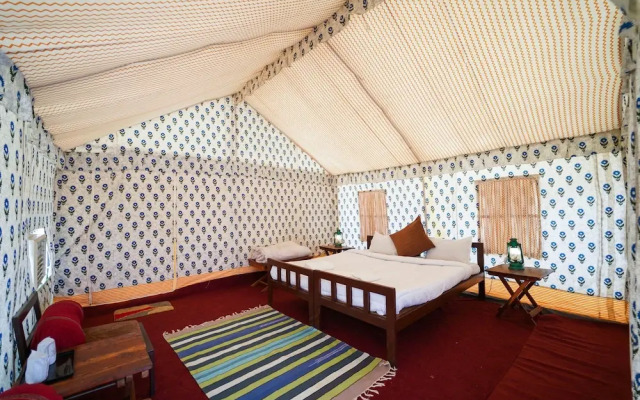 Rajwada Desert Camp by Park Tree