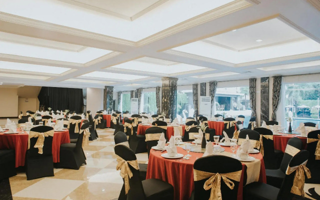 Adhiwangsa Hotel & Convention Hall